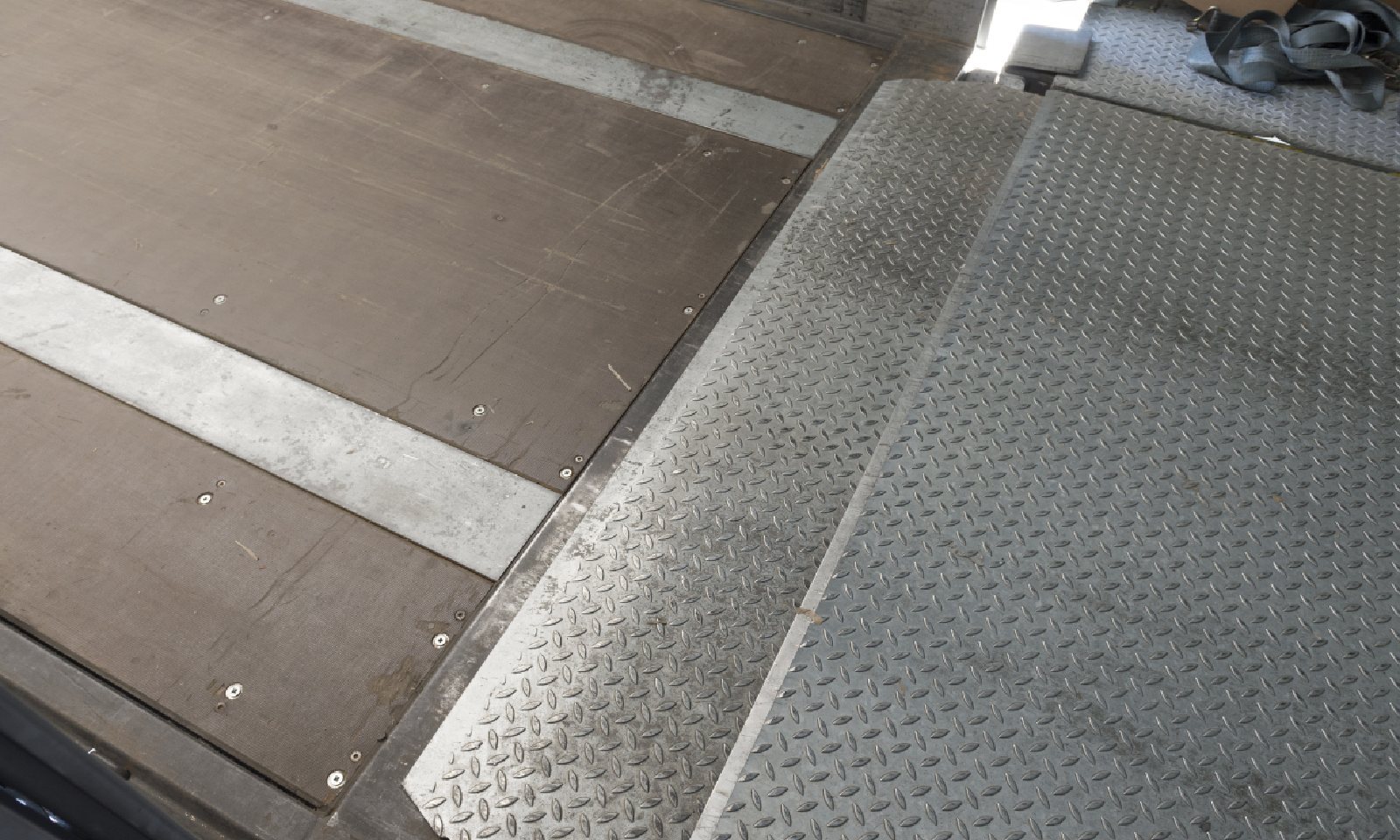 Dock Levelers: Hydraulic vs. Mechanical vs. Air Powered Systems