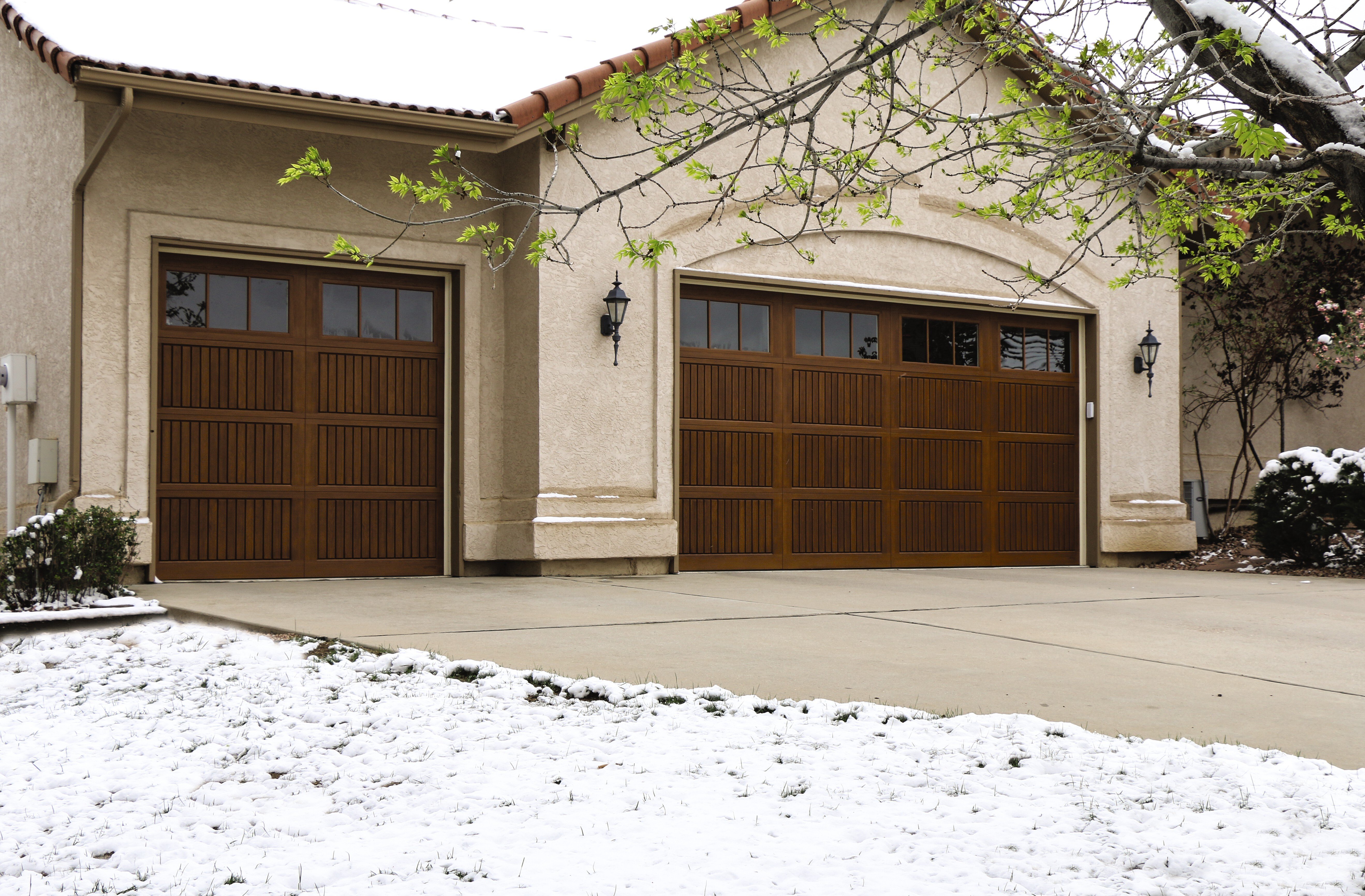 How to Choose the Right Garage Door for Extreme Weather Conditions | Overhead Door Company of Northern KY